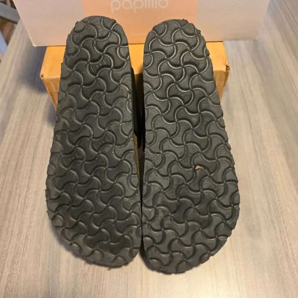 Birkenstocks Gizeh Grooved Black and Tan Platform Sandals Size 41